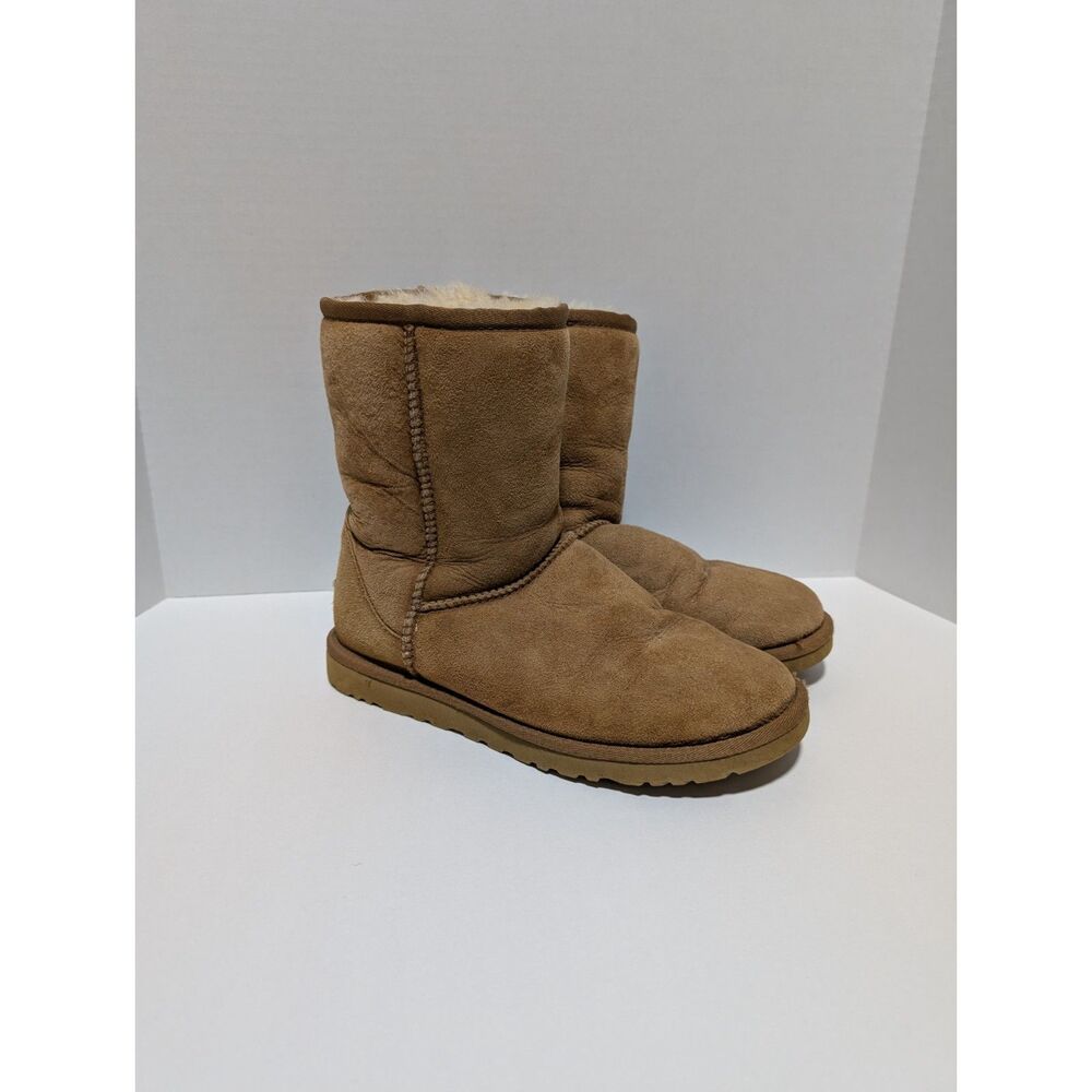 UGG Classic Short Chestnut Suede Sheepskin Shearling Lined Winter Boots Size 6